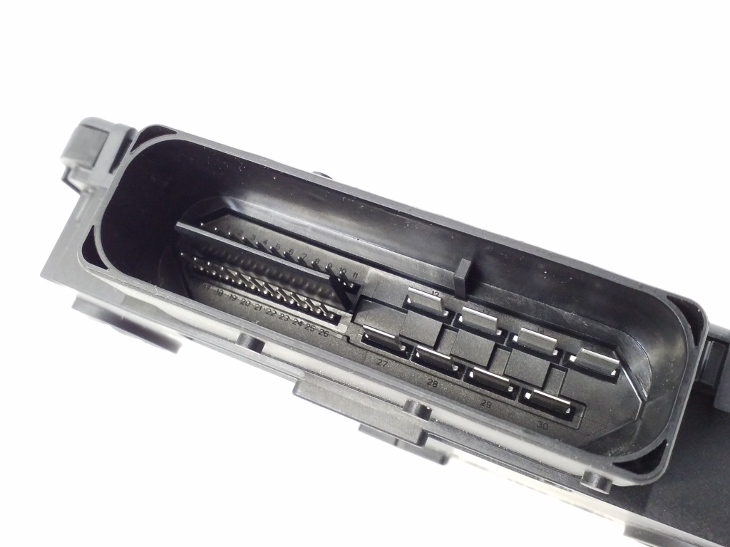 Used Porsche Cayenne Electric handbrake control module 7P0907801F