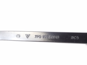  Windshield wiper blade 