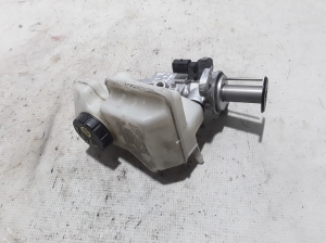   Master cylinder 