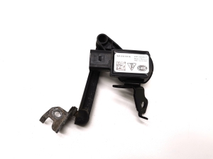 Porsche Taycan 9J1 (2019–2026) Andur tagumisel rummul 9J1616572A - 2
