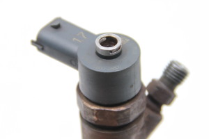  Fuel injector 