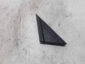   Mirror triangle trim  - 6F0853273 