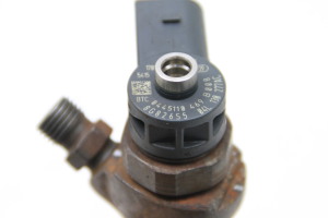  Fuel injector 