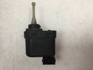 Headlight leveling motor - 6K5941295