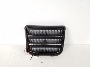  Rear wing ventilation grille 