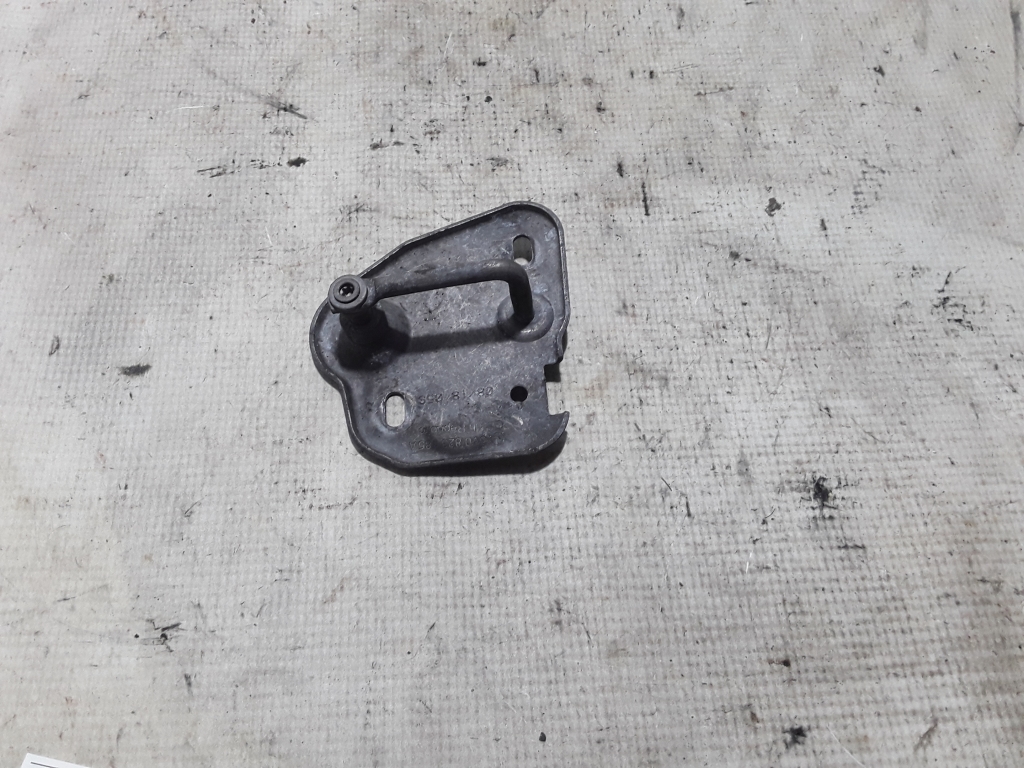 Used Seat Ibiza Engine cover lock 3V0823185A