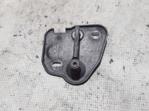   Engine cover lock 