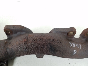  Exhaust manifold 