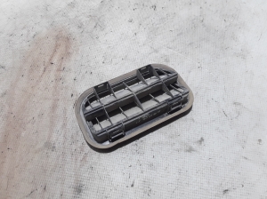 Volkswagen Caddy III (2004–2015) Rear fender vent grille 7L0819181 - 2