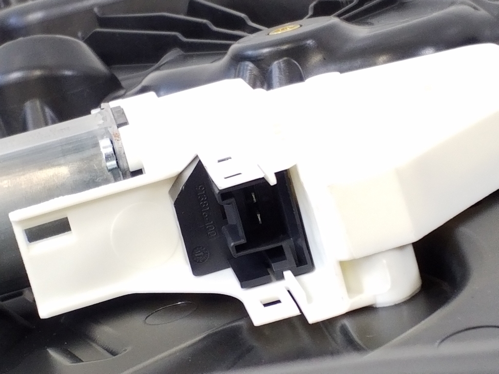 PORSCHE Cayenne 958 (2010-2018) Regulator de geam ușă stânga față 7P5837755D 21996854