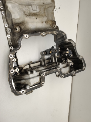 Mercedes Benz E-Class W212 (2009–2015) Oil pan A6420142502 - 2