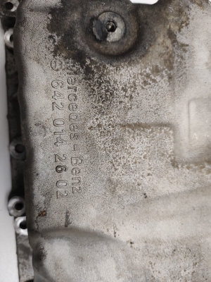 Mercedes Benz E-Class W212 (2009–2015) Oil pan A6420142502 - 4