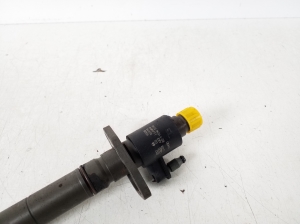  Fuel injector 