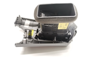Kia Stonic I (2017–2026) Armatuurlaua ventilatsioonivõred 84731H8 - 3