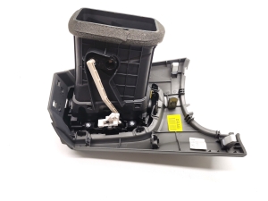 Kia Stonic I (2017–2026) Armatuurlaua ventilatsioonivõred 84731H8 - 4