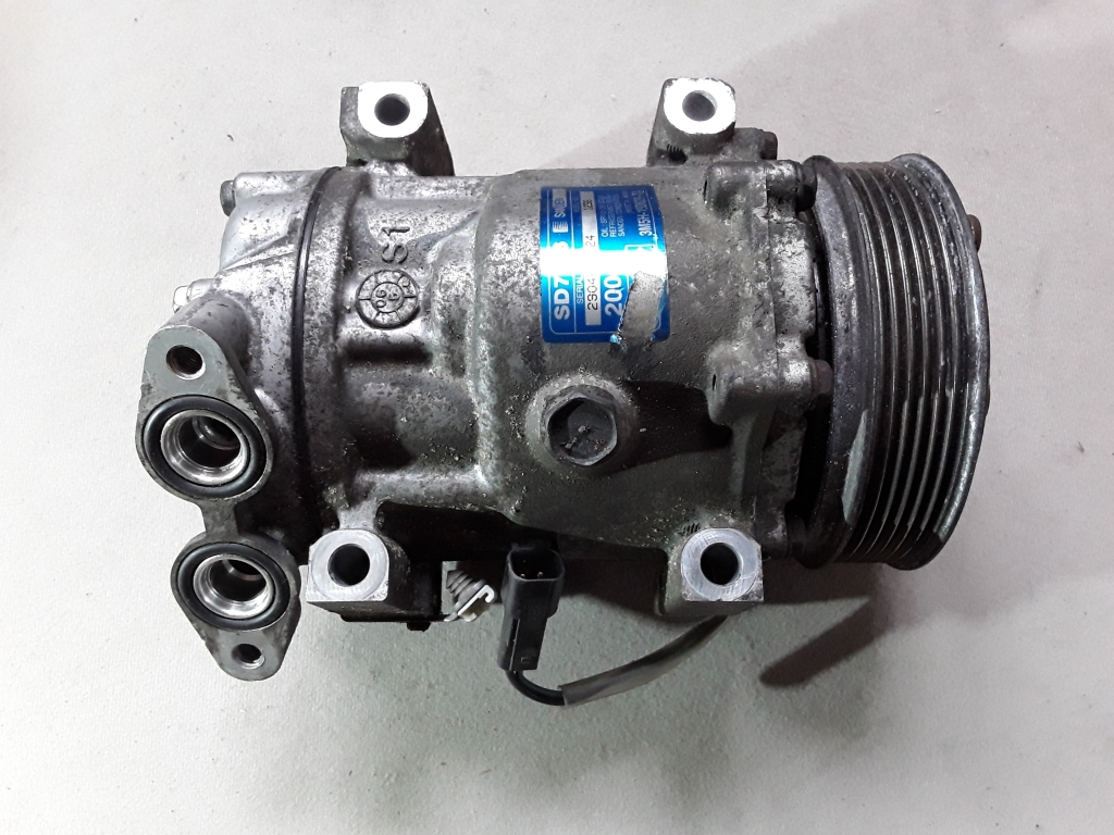VOLVO C30 1 generation (2006-2013) Помпа кондиціонера 3M5H19D629TA 27595996