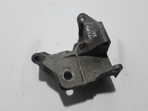  Engine holder 