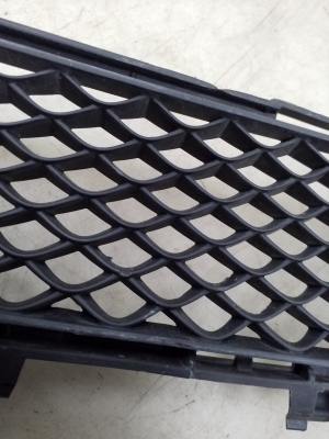  Front bumper lower grille 