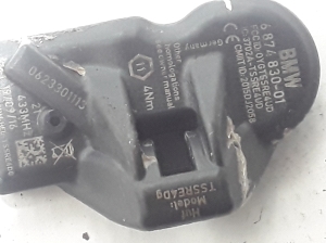 BMW 5 SERIES F11 (2010–2017) Reifendrucksensor 6874830 - 2