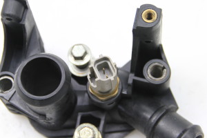 Ford Fiesta V (2002–2008) Termostaadi korpus 7M568K556AG - 2