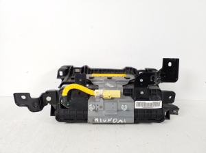 Hyundai i40 (2011–2026) Põlveturvapadi 569703Z100 - 3