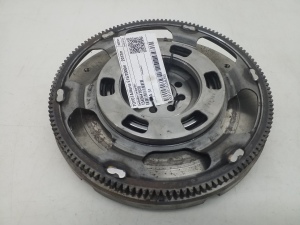  Clutch flywheel 