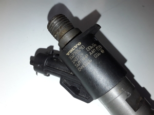  Fuel injector 