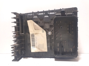 Volkswagen Caddy III (2004–2015) Kaitsmekarp salongis 1K0 937 125A    0-1718130-1 - 2