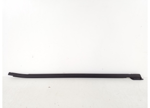 Aizmugurējo sānu durvju stikla ārējā līste - 6R6839478