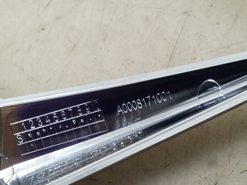 MERCEDES-BENZ GLA-Class X156 (2013-2020) Insigne de couvercle de coffre A0008171001 24970604