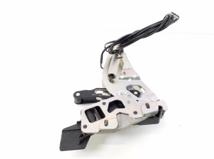   Roof lifting cylinder 