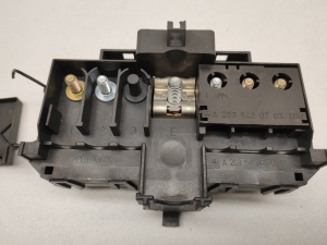Mercedes Benz CLK-Class 209 (2002–2009) Plussjuhtme klemm A2035450301 - 2
