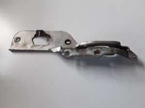   Engine cover hinge 