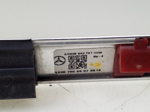 Mercedes Benz E-Class W238 (2017–2026) Außenfensterdichtung vordere Tür A2387202307 - 5