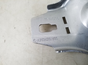  Other detail of the front frame 