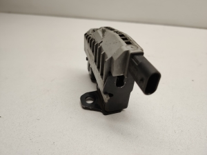  Engine cover lock 