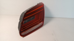  Rear lamp on the handrail and its details 