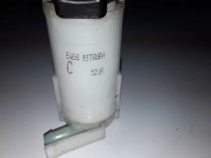 Suzuki Vitara LY (2014–2026) Front windshield washer pump EW08 MITSUBA - 3