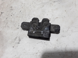  Engine cover lock 
