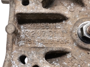 AUDI A4 B9 (2015–2026) Käigukasti kinnitus 8K0399151 - 4