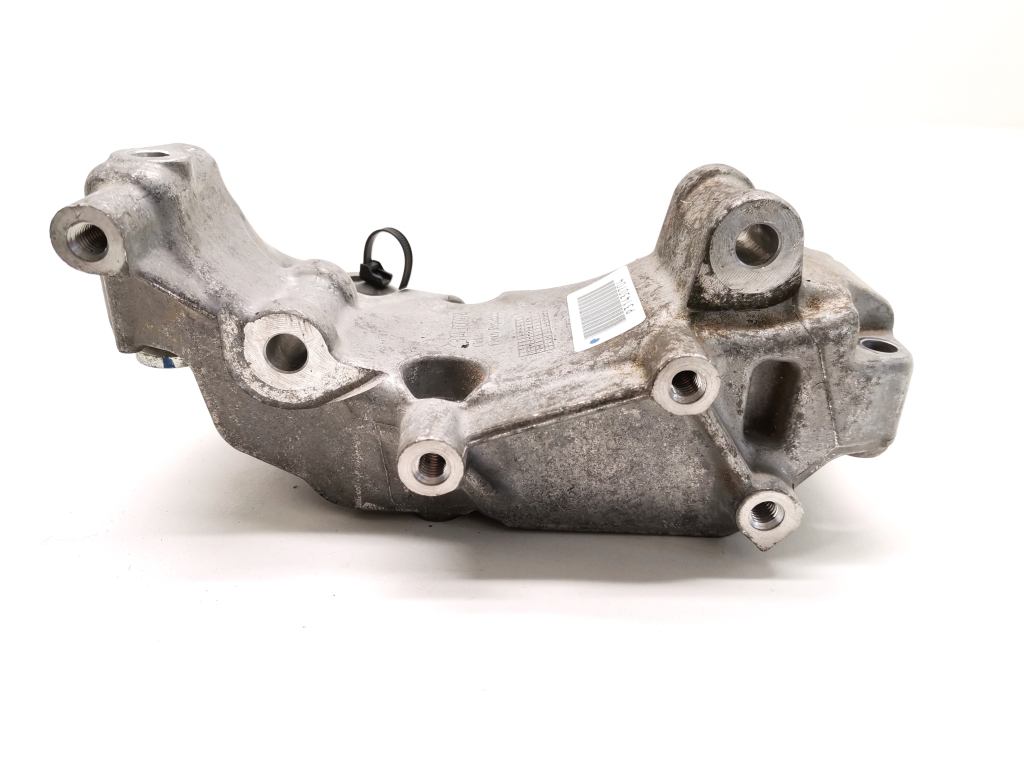 VOLVO S90 2 generation (2016-2023) Alternator bracket 31430704 21188292