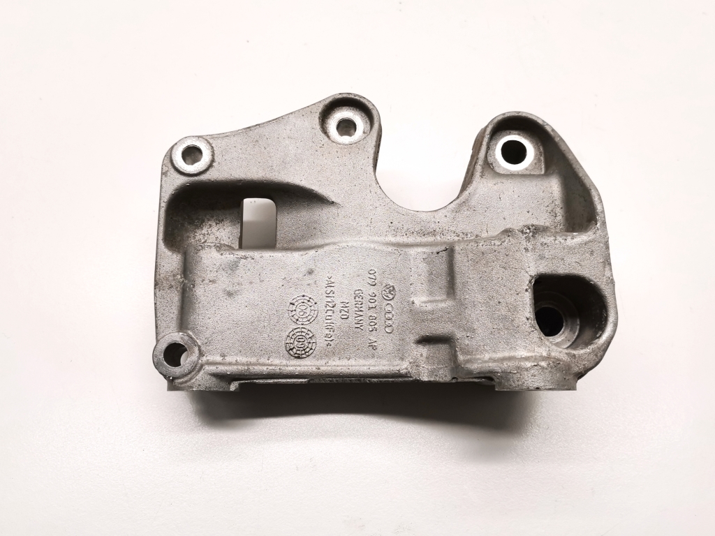 AUDI A8 D4/4H (2010-2018) Alternator bracket 079903805 21188281