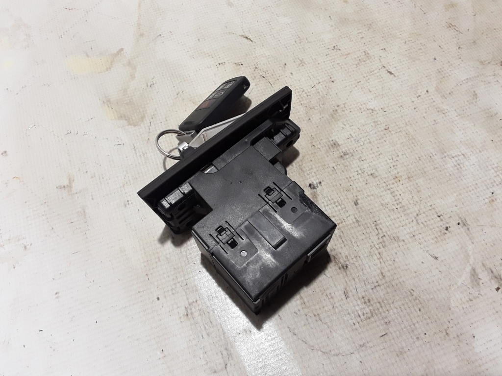 Used VOLVO XC60 Ignition switch 30772449