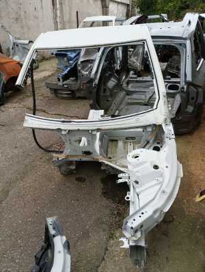 VOLVO XC90 (2015–2024) Front outrigger 31672513 - 3