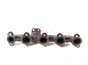  Exhaust manifold 