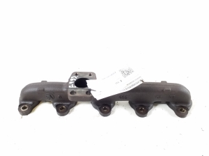  Exhaust manifold 