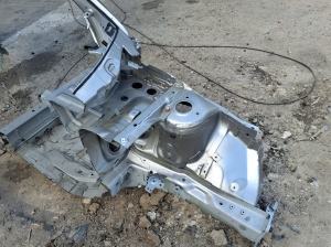 VOLVO XC40 (2017–2026) Front outrigger 32277220 - 2