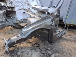 VOLVO XC40 (2017–2026) Front outrigger 32277220 - 3