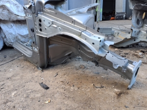 VOLVO XC40 (2017–2026) Front outrigger 32234589 - 3