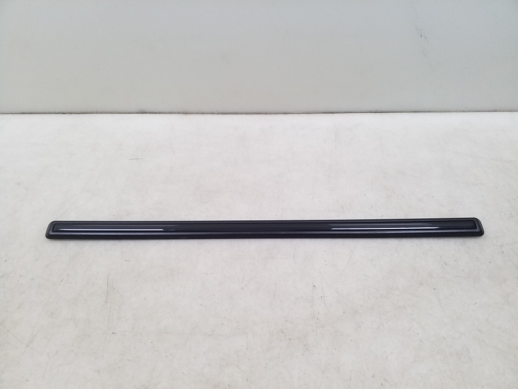 Mercedes Benz G-Class (2018–2026) Esiukse liist A4636983400 Mercedes Benz G-Class (2018–2026) Esiukse liist A4636983400